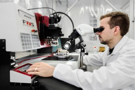 Fotogalerie-Industrie Wissenschaftler Mikroskop
