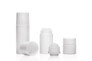 Produktfoto für einen online-Shop: Behälter und Verschlüsse aus Kunststoff