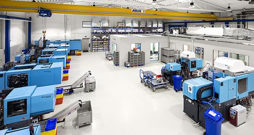 Dieses Industriefoto zeigt eine Industrieanlage mit zahlreichen Maschinen in Quickborn.