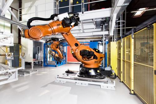 Fotografie von Roboternin einer Industrieanlage in der Nähe von Hamburg